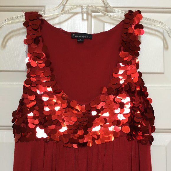 Red sequins dress - Picture 4 of 7